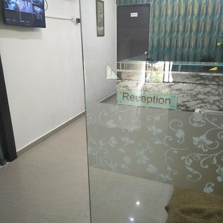 Hotel Ambience Sarkhej Kültér fotó