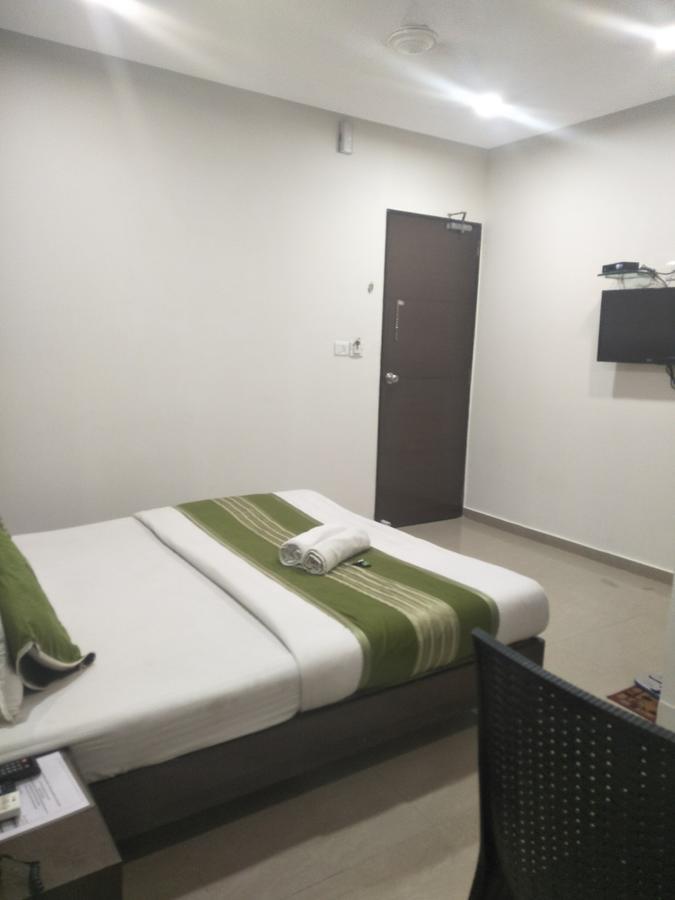 Hotel Ambience Sarkhej Kültér fotó